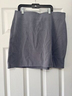Lululemon Softstreme High-Rise Mini Skirt
Size large